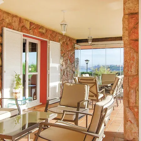 In Antromero With Kitchen Candas